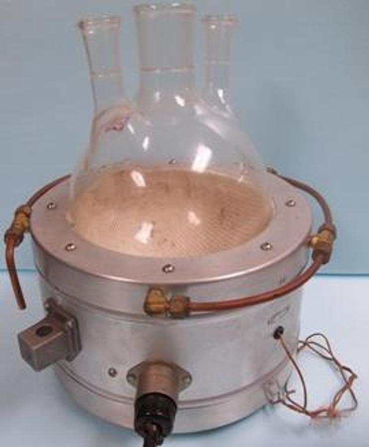 Used QTY. 1. SGI 3 NECK ROUND BOTTOM FLASK 3000 ML PYREX USA NO: 4260 CENTER 45/50