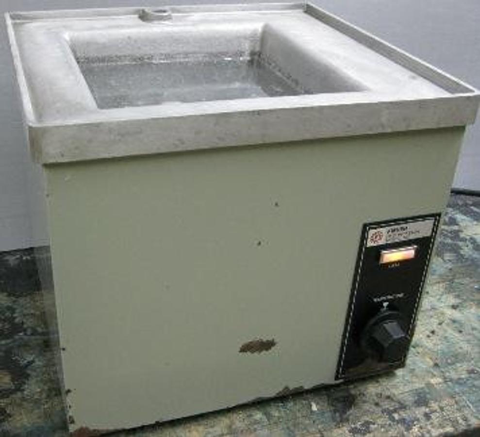 Used QTY. 1. FISHER SCIENTIFIC HIGH-TEMP OIL OR WAX BATH MODEL 160