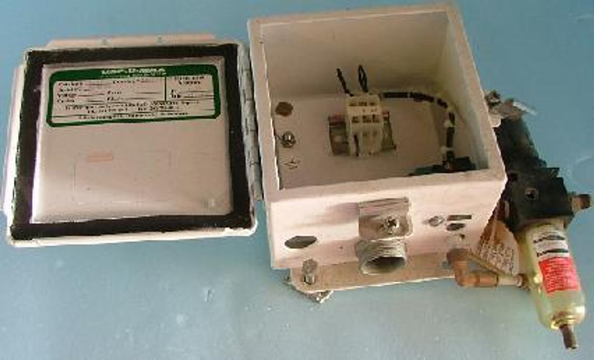 Used VAC-U-MAX J BOX 1X4W MMA 412