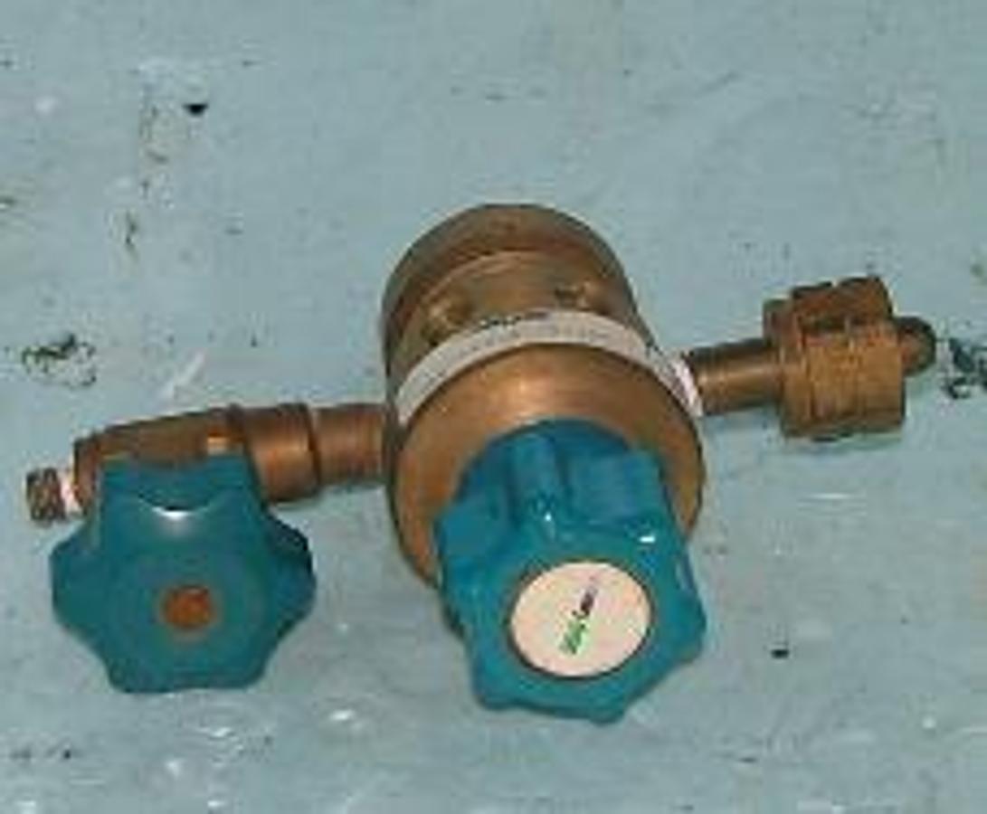 Used LINDE AIR GAS REGULATOR WITH OUT PUT VALVE ATTACHED. NO GAUGES. .