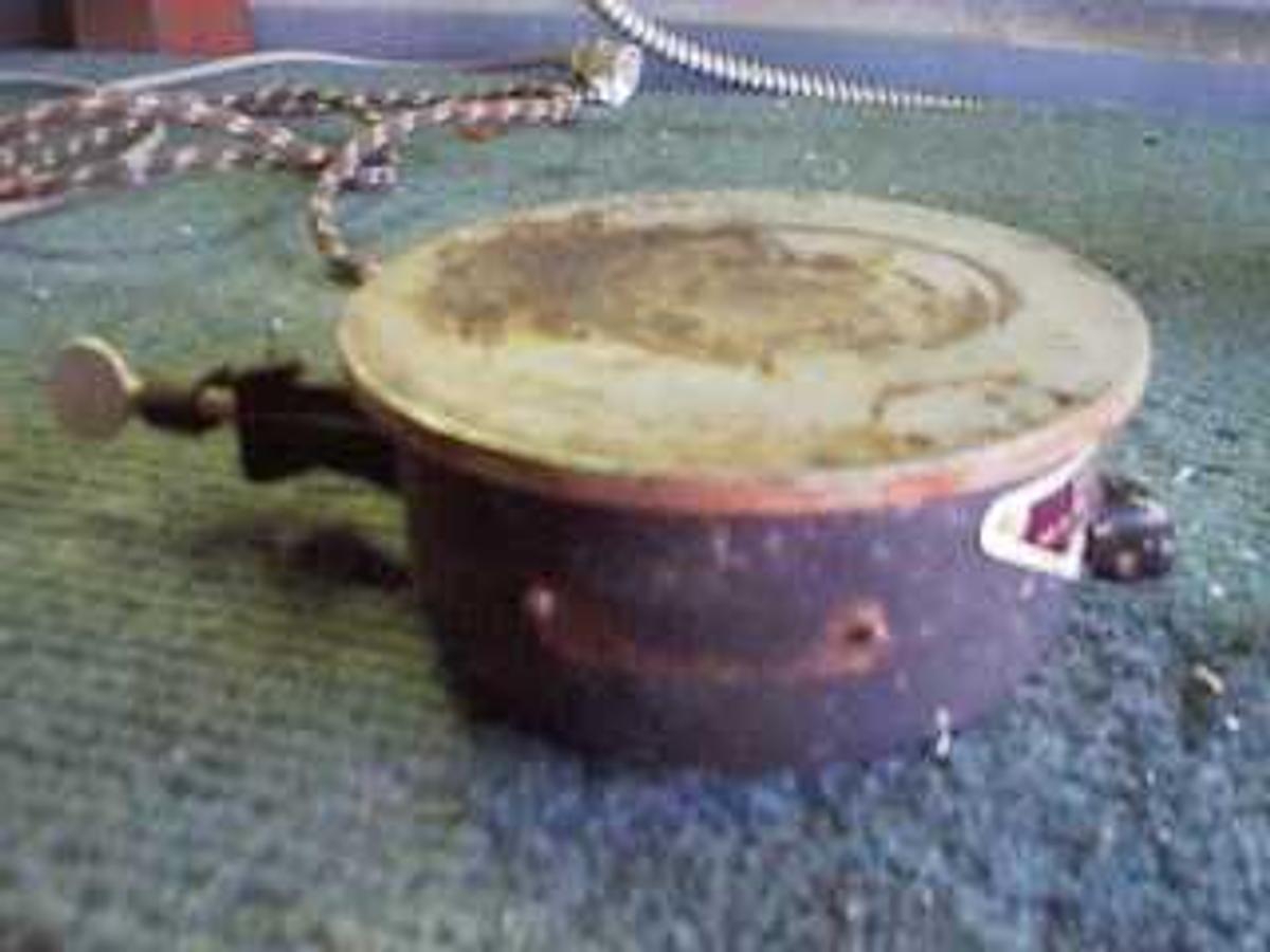 Used QTY. 1. FISHER SCIENTIFIC AU TEMP HEATER. LAB STAND ATTACHABLE HEATING PLATE. (uth09.jpg) To see a picture of this lab equ.