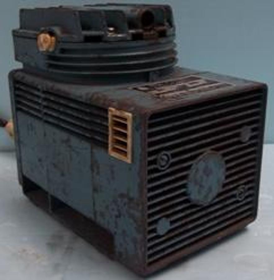 Used QTY. 1. BELL & GOSSETT DURAIRE VACUUM COMPRESSOR 1/10 HP 1500 RPM 1PH 60CY 115V 3.5A MODEL NO.: V-220 IDENT. NO.: 190206 EN.