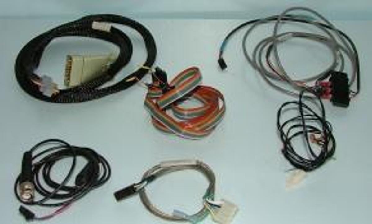 Used CABLES CONSISTING OF: 1) 200154 REV. B FW 1V/1MV RED+