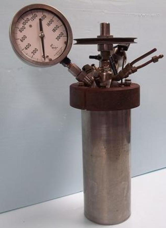 Used PARR INSTRUMENT COMPANY 2000 ML REACTOR 236HC20 316SS 050479 5063 229 HC 061979 WITH 6 BOLT SPLIT RING ENCLOSURE