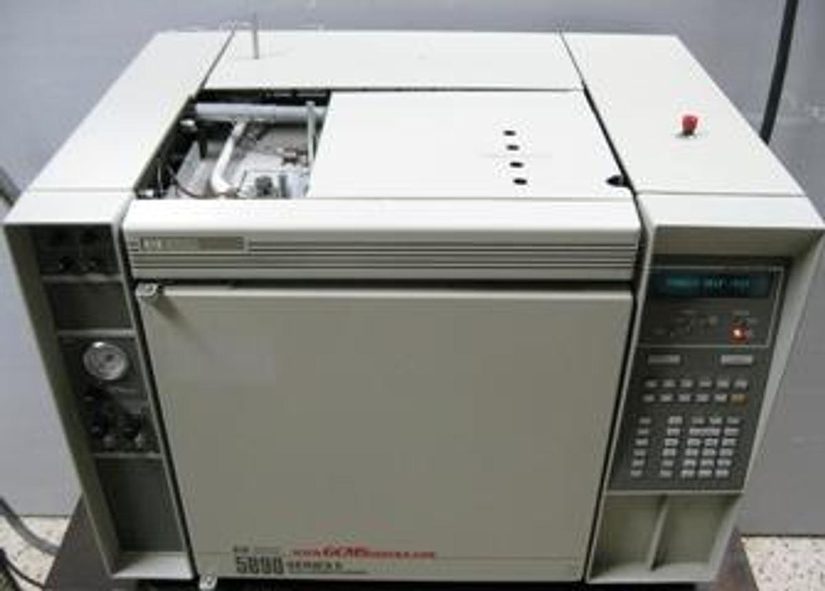 Used QTY. 1. HEWLETT PACKARD 5890 SERIES II GAS CHROMATOGRAPH