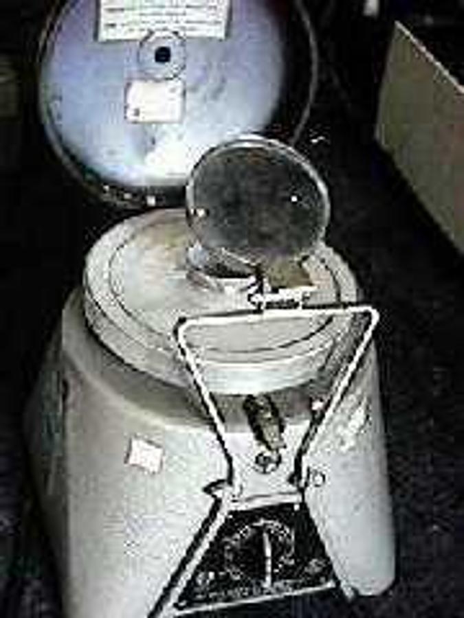 Used ADAMS AUTOCRIT CENTRIFUGE WITH MAGNIFYING GLASS ATTACHMENT CLAY ADAMS INC To see a picture of this lab equ.