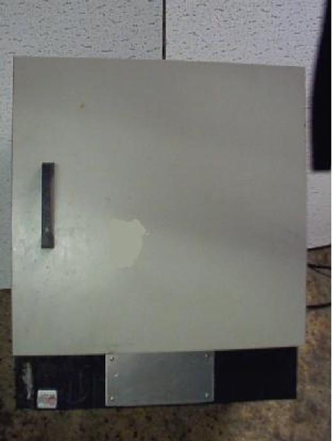 Used LAB-LINE INSTRUMENTS OVEN MODEL: 3511 INSIDE DIMENSIONS: 16" X 16"