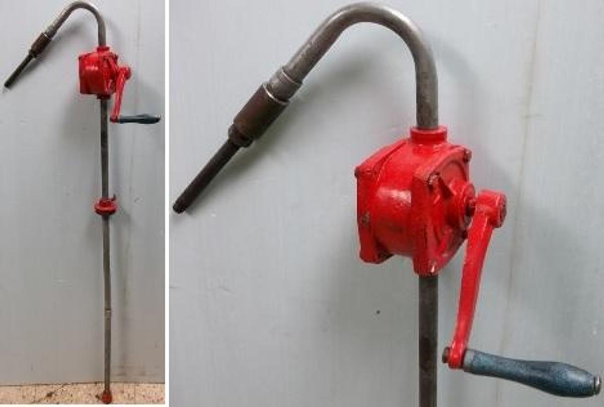 Used QTY. 1. CAST IRON ROTARY DRUM HAND OIL PUMP