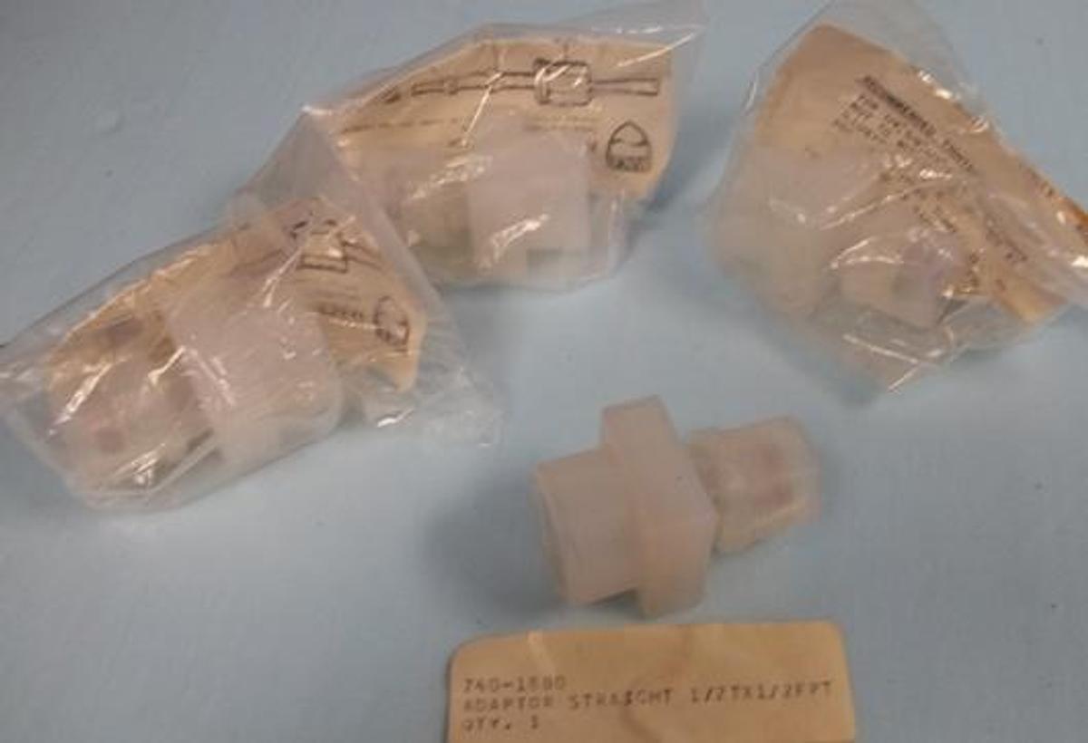 Used LOT OF 4 MACE TEFLON FLOW CONTROL FITTING #740-1880 STRAIGHT ADAPTOR ½T X ½FTP.
