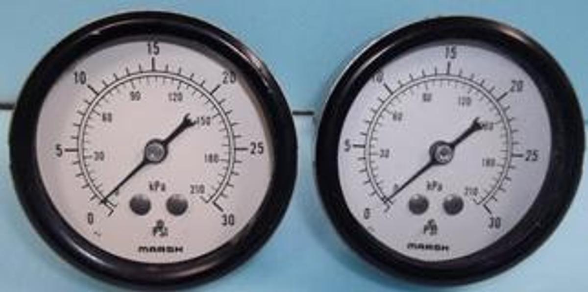 Used MARSH PRESSURE GAUGE READING 0-30 PSI 0-210 KPA B10.