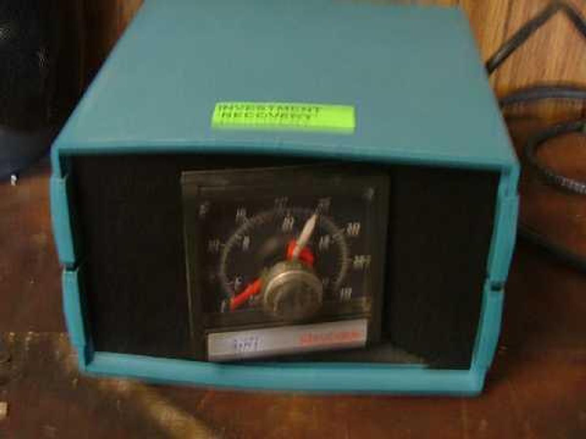 Used QTY. 1. CHROMALOX TEMPERATURE CONTROLLER