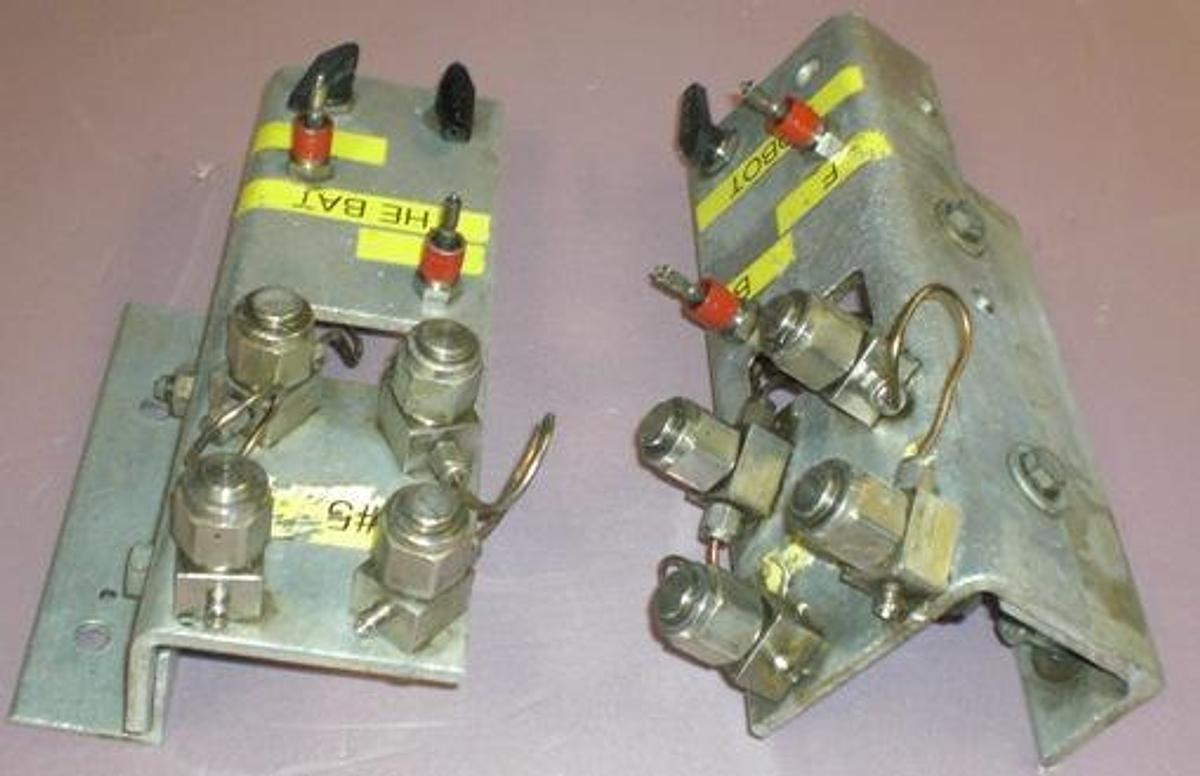 Used ALUMINUM CONTROL PLATES WITH 8 BLOCK 1/8" RELIEF VALVES.