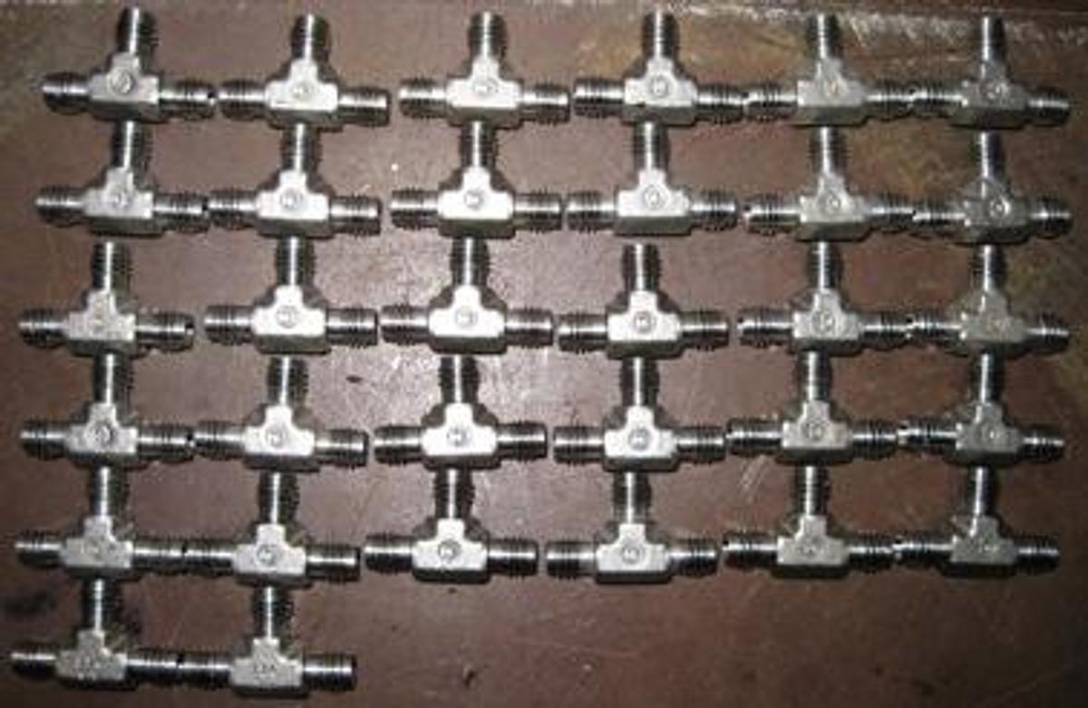 Used QTY. 32. SWAGELOK C TYPE