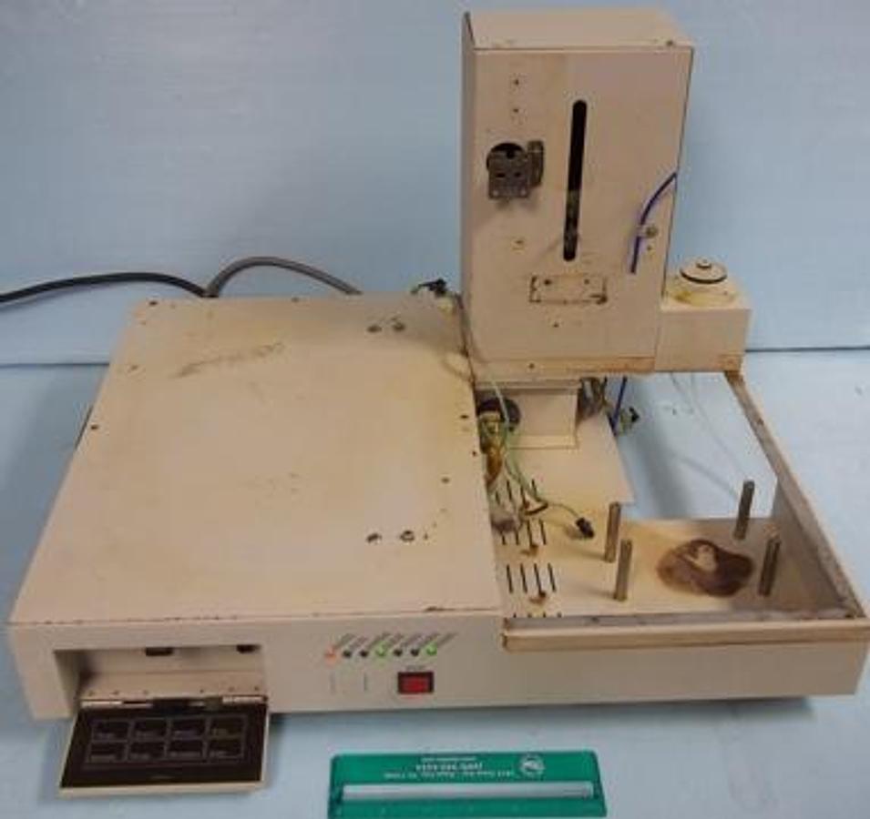 Used QTY. 1. METTLER TOLEDO SC24 SAMPLE CHANGER MODEL SC24. 120V