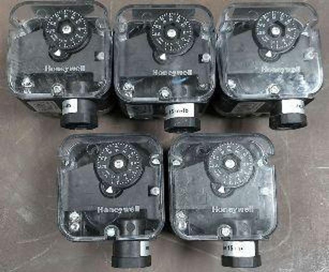 Used HONEYWELL PRESSURE OPERATED SWITCH 4L30