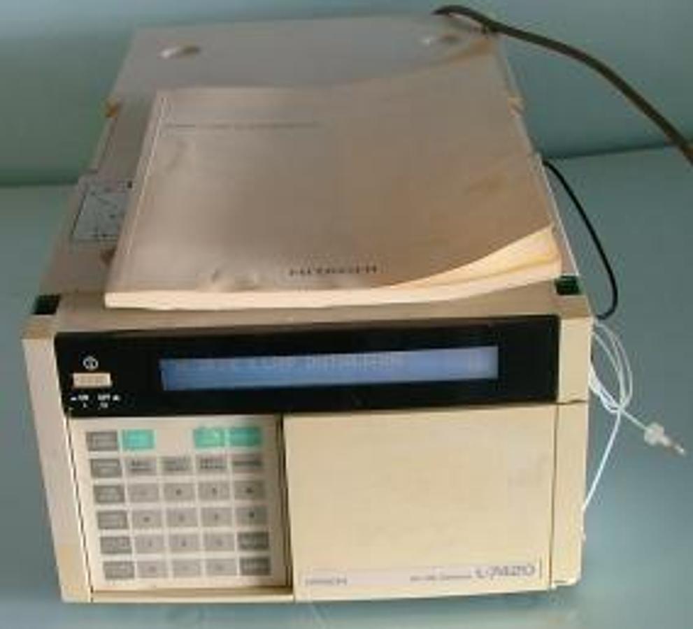 Used QTY. 1. HITACHI UV-VIS DETECTOR L-7420 MODEL L-7420 P/N 810-0421 UNIT 810-2820