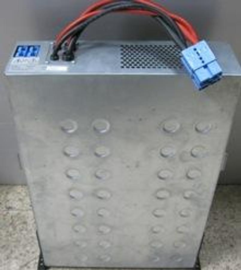 Used QTY. 1. APC SMART UPS BATTERY RACK MOUNT PACK