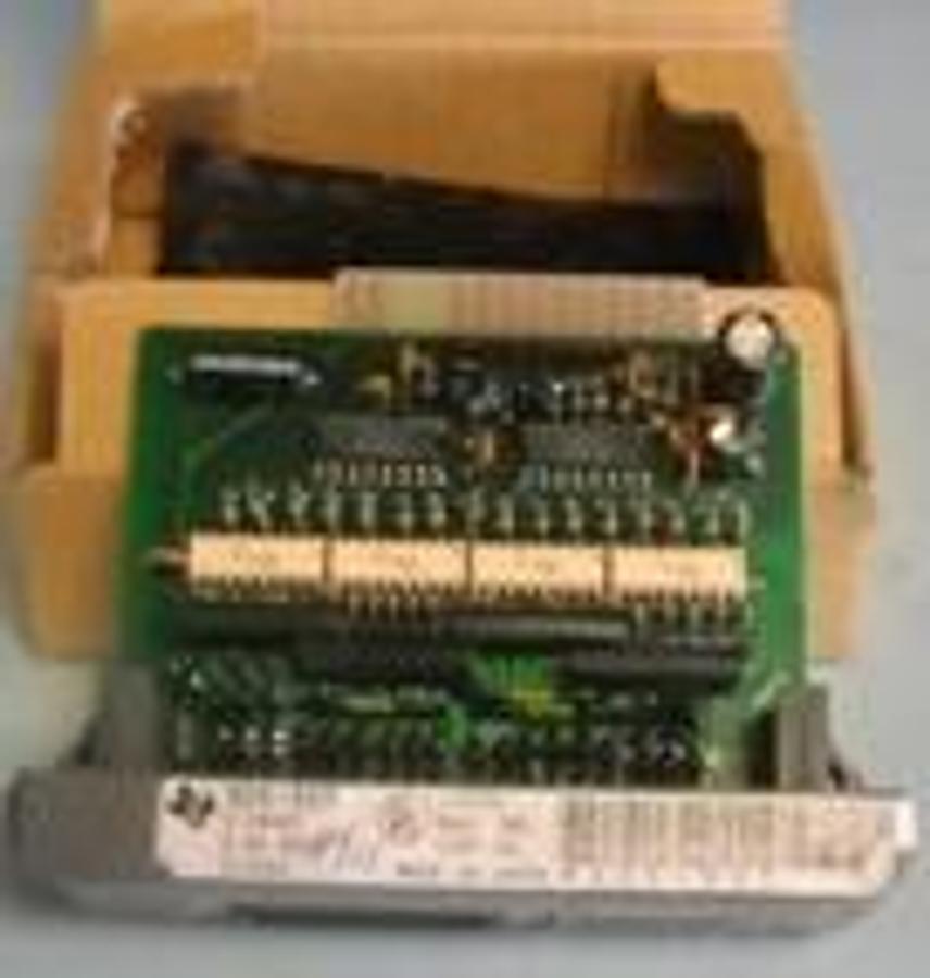 Used QTY. 1. TEXAS INSTRUMENTS CARD 305-35T 5-28VDC 0.5A CLASS 2 LISTED 866Y IND. 305-35T