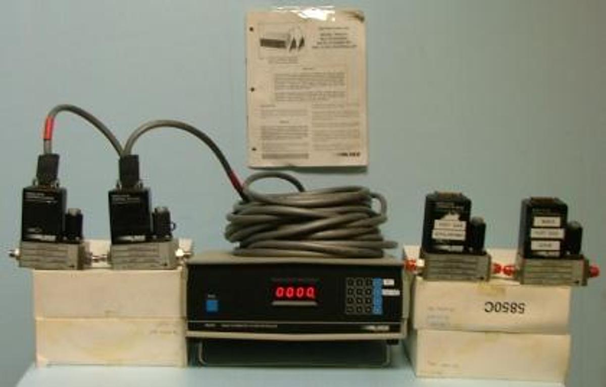 Used QTY. 1. LINDE UNION CARBIDE: MASS FLOW METER / FLOW CONTROLLER MODEL FM4575