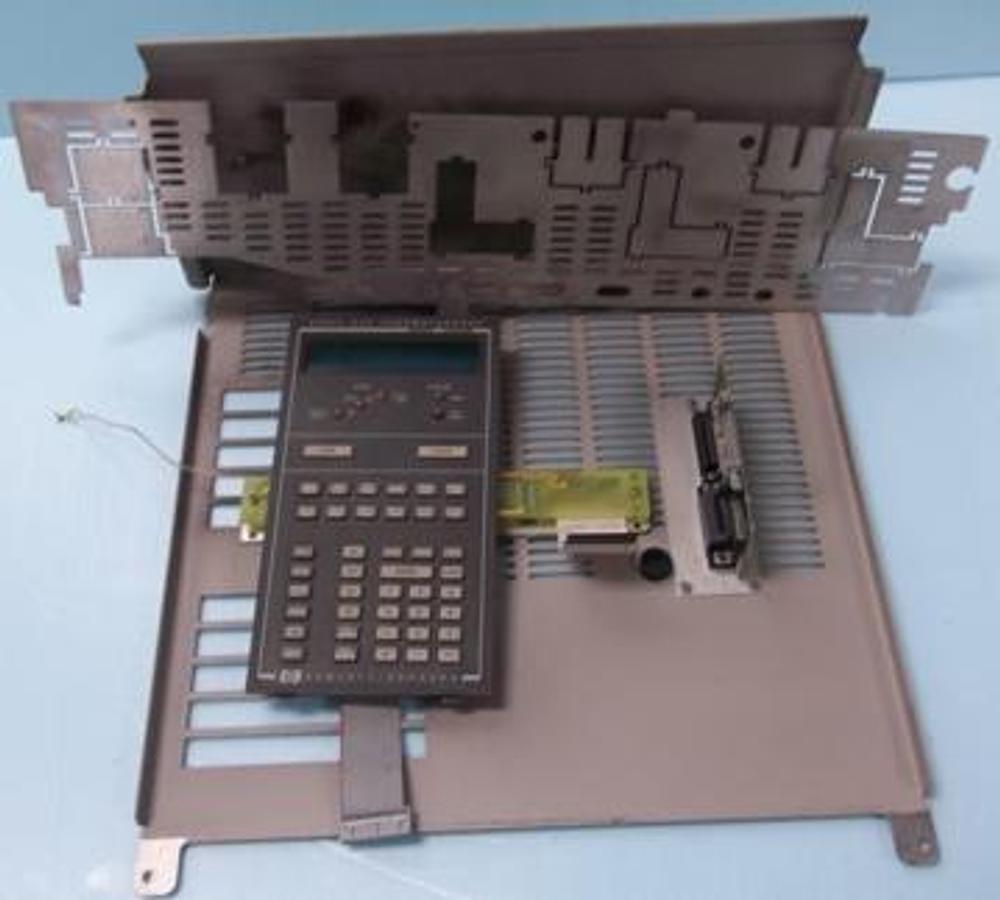 Used QTY. 1. LOT HEWLETT PACKARD 5890A GAS CHROMATOGRAPH PARTS CONSISTING OF: KEYBOARD