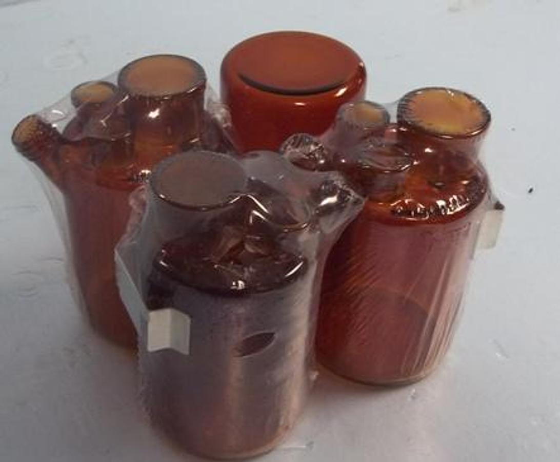 Used QTY. 4. METROHM AMBER TITRATION VESSELS ( NEW).