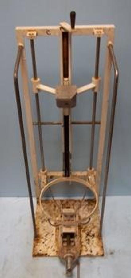 Used ROUND BOTTOM TANK OR FLASK HAND CRANK LIFT.
