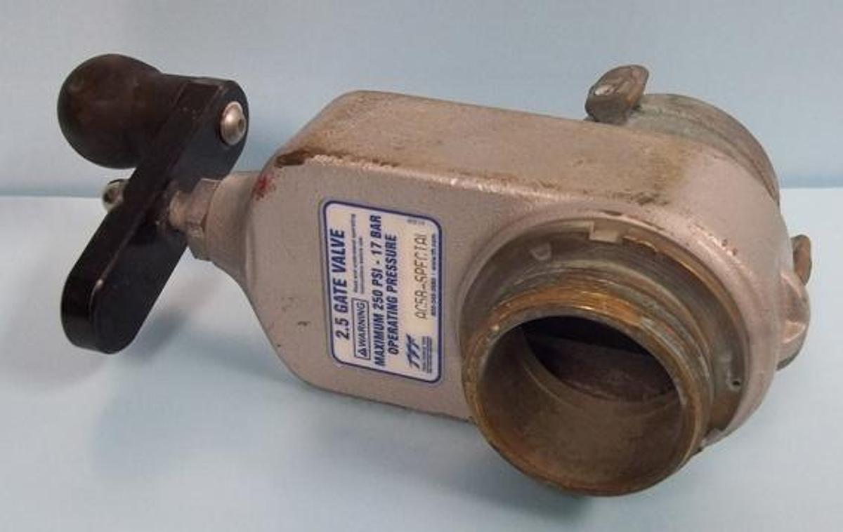 Used QTY. 1. TASK FORCE TIPS FIRE FIGHTING EQUIPMENT 2.5 GATE VALVE #AC5B-SPECIAL (2 1/2" THREADS) MAX 250 PSI-17 BAR OPERATING PRESSURE.