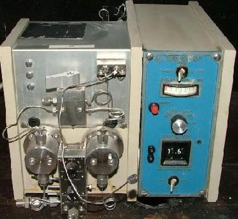 Used WATERS CHROMATOGRAPHY PUMP MODEL: M-6000A