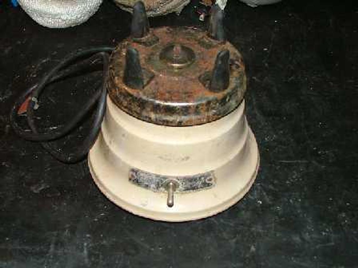 Used QTY. 1. WARING BLENDER DRIVE WORKS ONLY NO MIXING CUP.