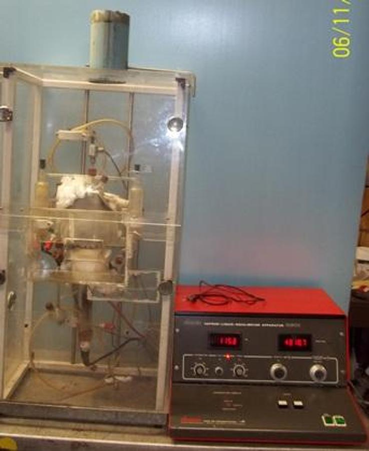 Used QTY. 1. FISCHER VAPOUR EQUILIBRIUM APPARATUS 0601 NO. 7678 TYPE: 0601 D-K VOLTS: 220/60 HZ W 500 W/ FISCHER VAPOUR LIQUID EQUILIBRIUM GLASS ENCLOSED IN PLASTIC CASING CLEAR.