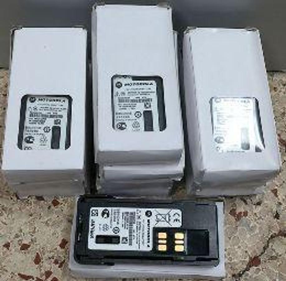 Used MOTOROLA 7.4 VOLT LITHIUM ION BATTERY