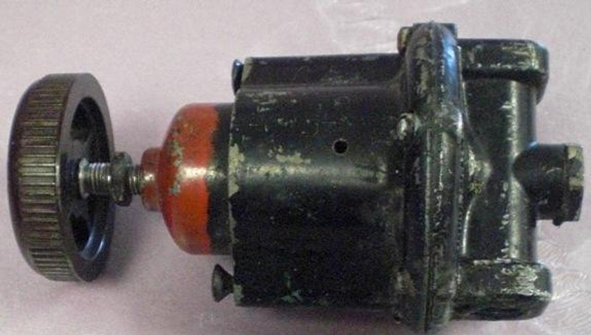 Used QTY. 1. FOXBORO PRESSURE REGULATOR TYPE: 67