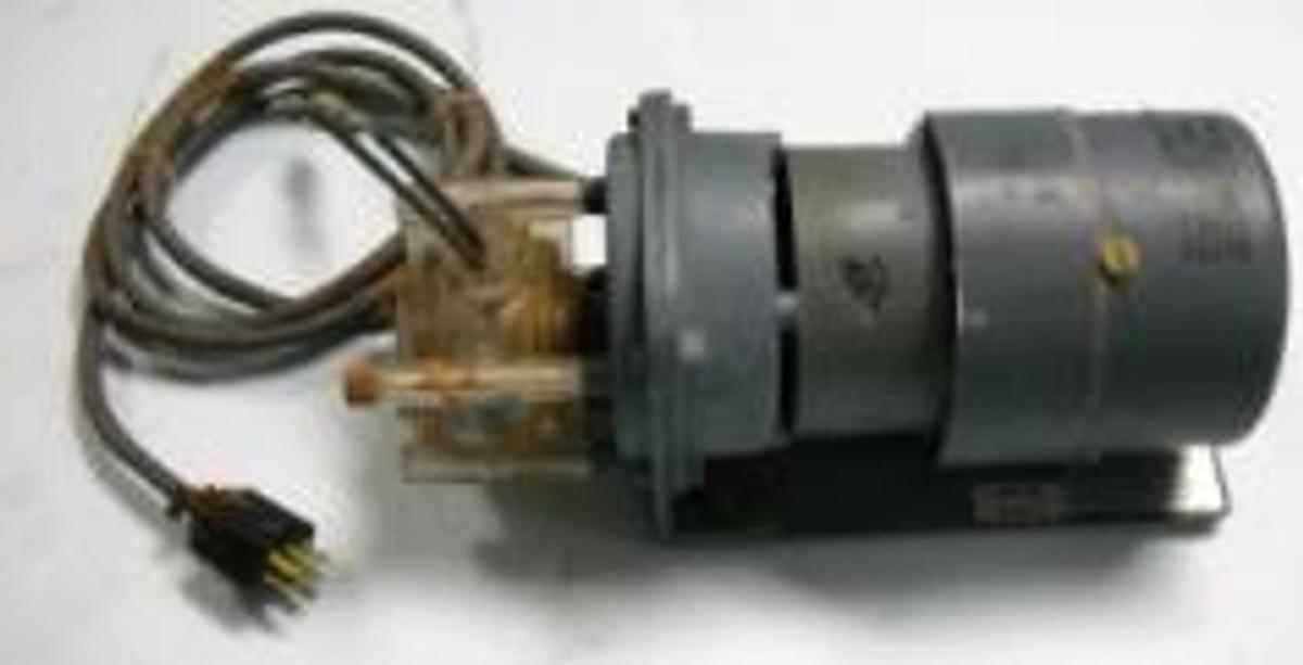 Used QTY. 1. COLE PARMER INSTRUMENTS CO. MASTER FLEX PUMP CATALOG #7545 10