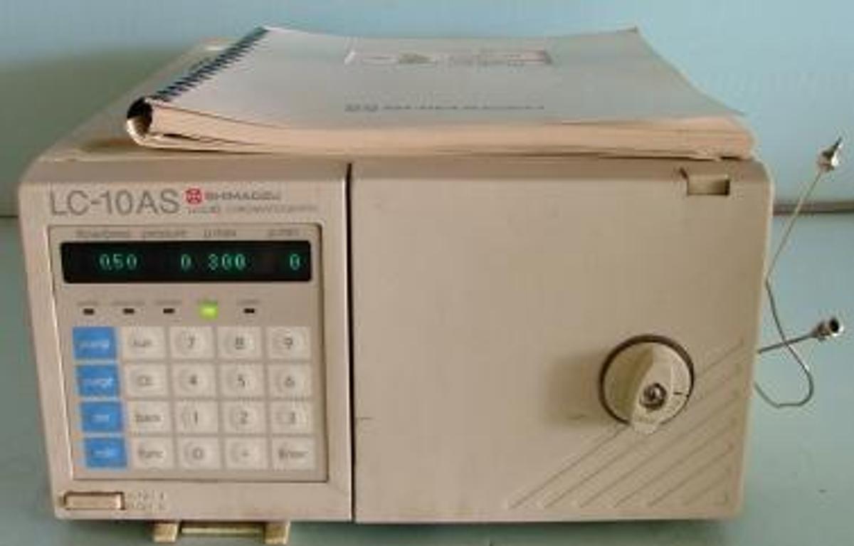 Used QTY. 1. SHIMADZU: SOLVENT DELIVERY UNIT LIQUID CHROMATOGRAPH MODEL LC-10AS