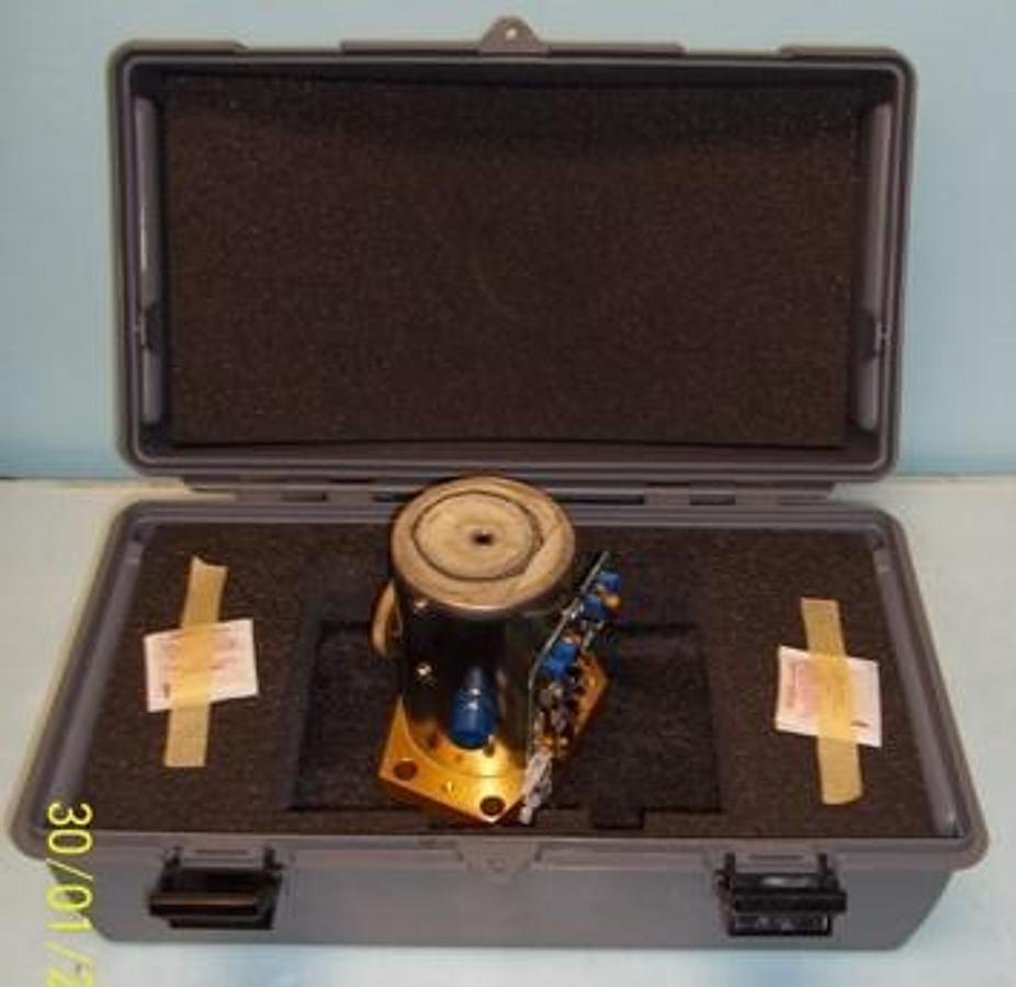 Used NICOLET INSTRUMENT CORP MCT A 1MM DETECTOR MODULE PART# 840-031400 SERIAL# Q-16955 PL MCT PREAMP (000-8665-03 COMES IN A HARD PLASTIC CASE.