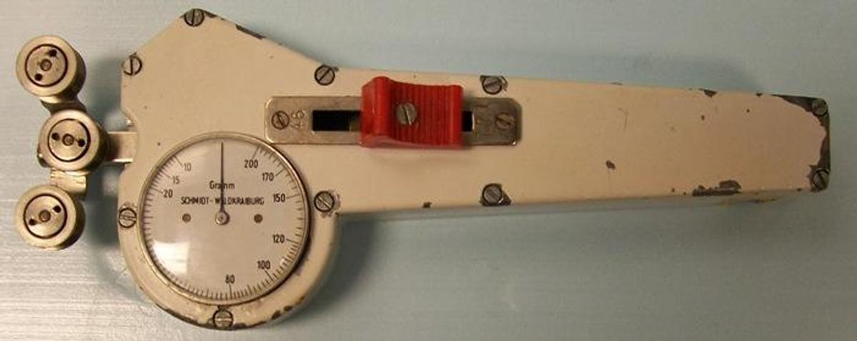 Used QTY. 1. SCHMIDT-WALDKRAIBURY TENSION METER 0-200 GRAMS. A PRECISE JEWELED MOVEMENT