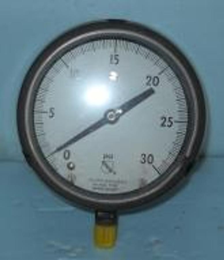 Used QTY. 1. DURAGAUGE PSI BRONZE TUBE BRASS SOCKET 0-30 PSI 4" DIAL PLASTIC HOUSING.