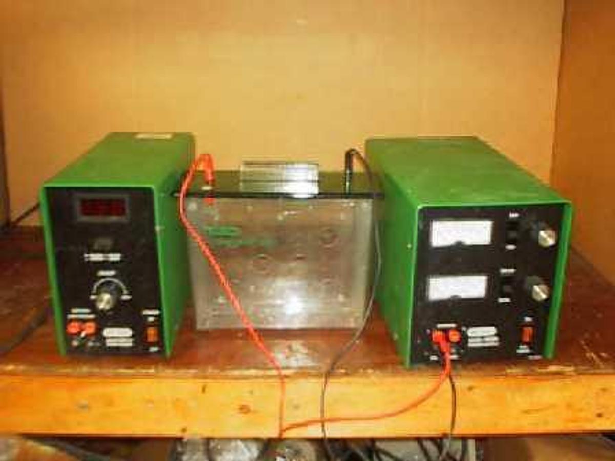 Used BIO RAD MODEL 500 / 200 POWER SUPPLY. WITH ONE BIO RAD MODEL 250 / 2.5 POWER SUPPLY. WITH ONE BIO RAD TRANS - BLOT CELL.