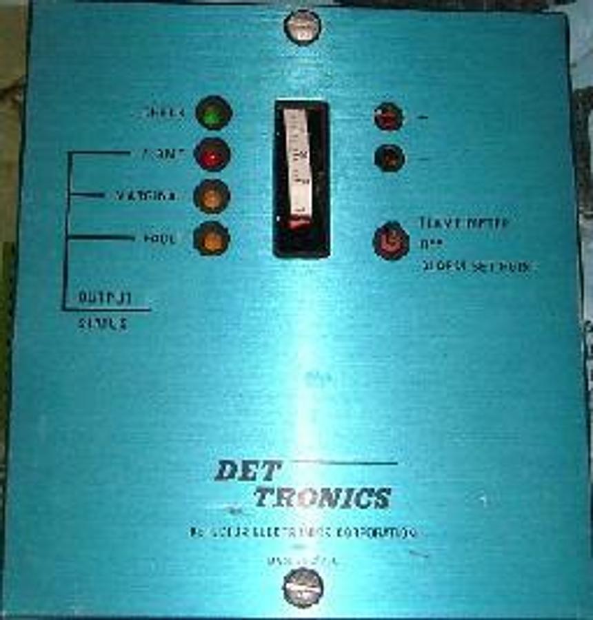 Used QTY. 1. DET TRONICS DETECTOR ELECTRONICS