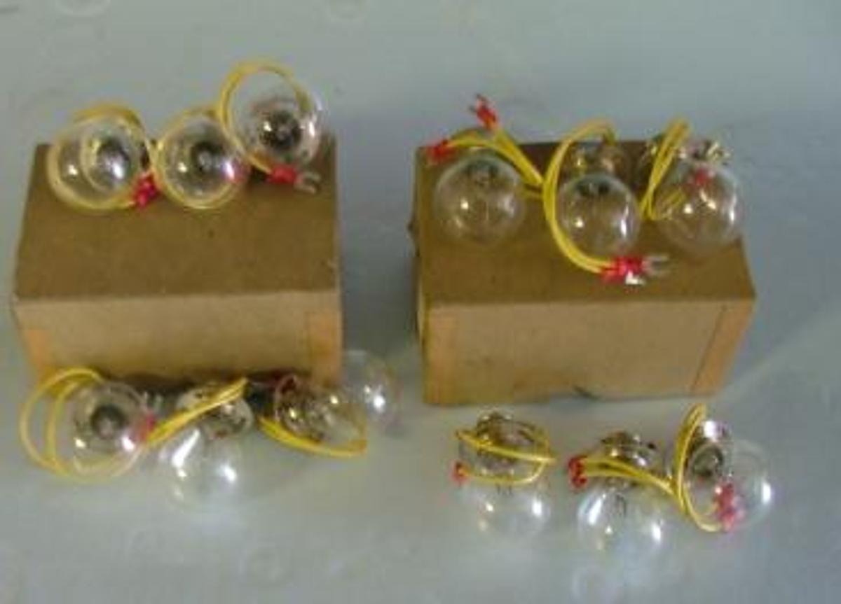 Used QTY. 12. LIGHT BULBS SB-112-B013P01 REF. F.