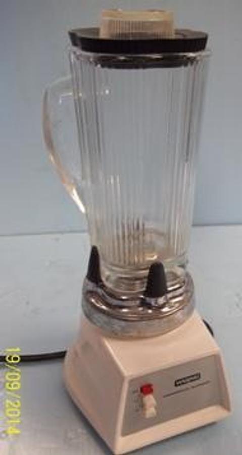 Used WARING COMMERCIAL BLENDER MODEL: 3L31BLD2-7011. 120V