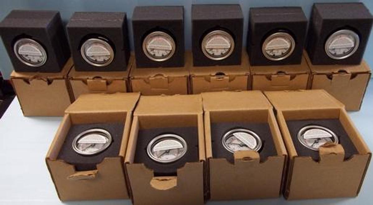 Used QTY. 10. SWAGELOK GAUGES TYPE: G.I. GAUGES RANGE: 30 PSI/BAR CONN: ¼ TA CBM P/N: PG1-63B-PG30-CAQX 316 SS EN 837-1 CL. 1.6 NEW IN BOXES.