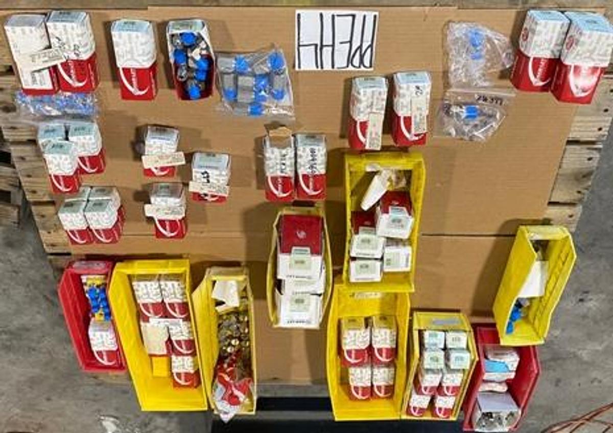 Used QTY. 18. HAM-LET FEMALE CONNECTOR