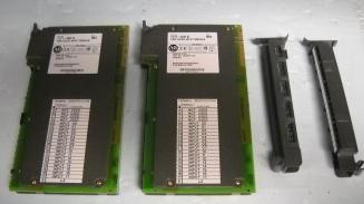 Used ALLEN BRADLEY 120V AC/DC INPUT MODULE CAT# 1771-1AD D REV B02 P/N 96220671 COL SERIES D BLACK PLANE REQUIREMENTS 0.195A @ 5VDC.