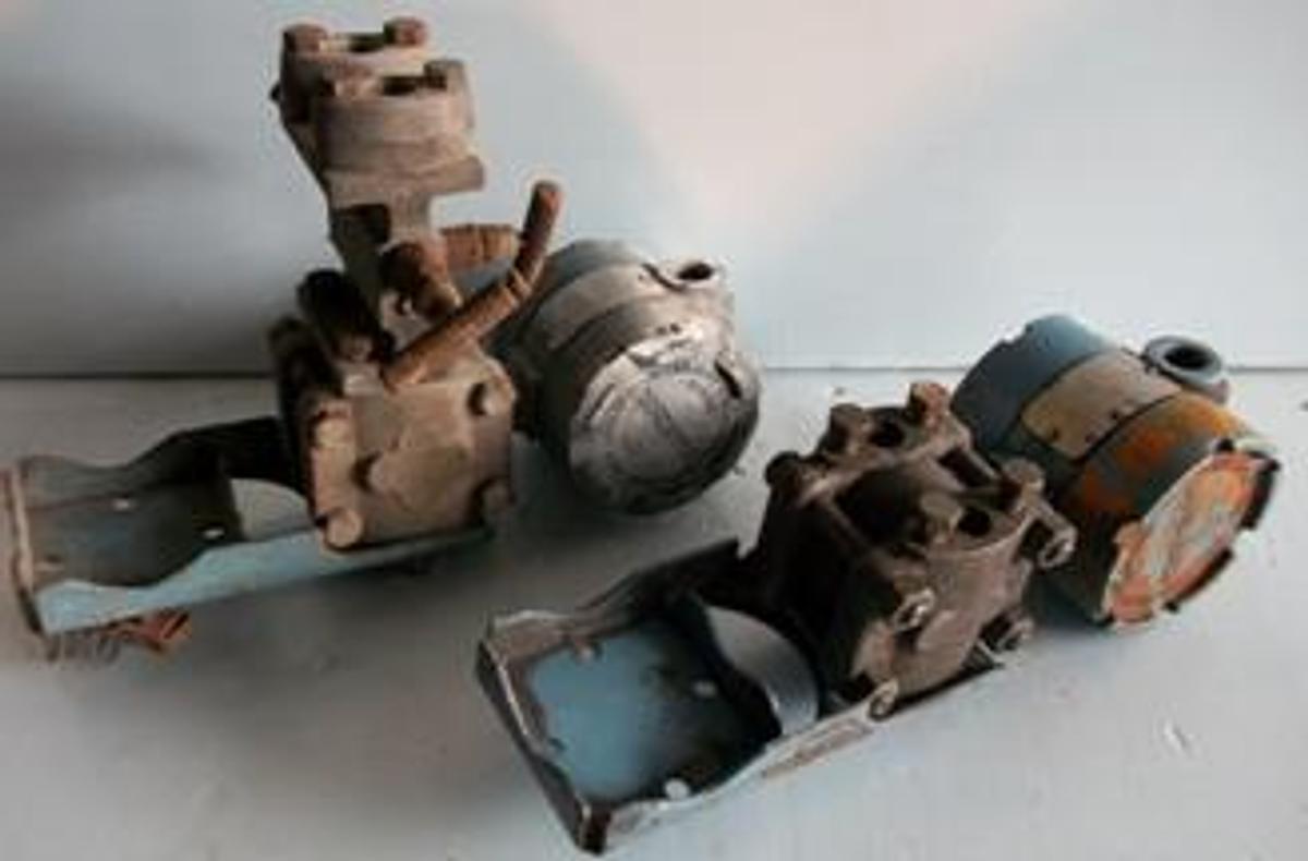 Used QTY. 2. ROSEMOUNT TRANSMITTER