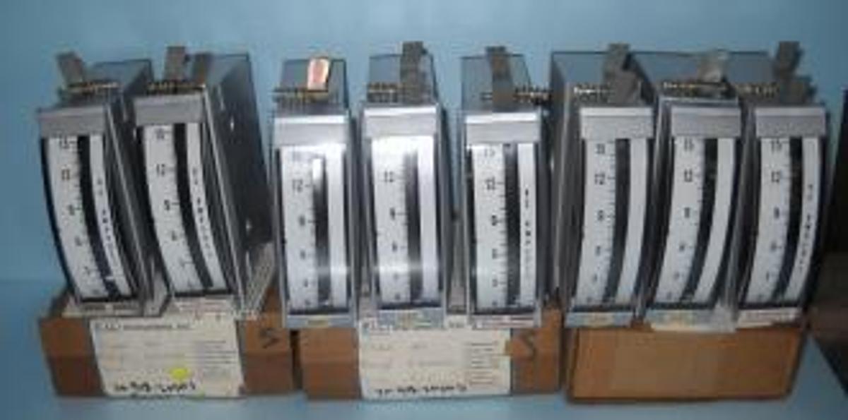 Used E.I.L INSTRUMENTS MODEL 180 VERTICAL MOUNT CONTROL PANEL GAUGE DC AMPERES 0-15 GE180 180183HE EDGEWISE INSTRUMENT ES: 4/20MA.