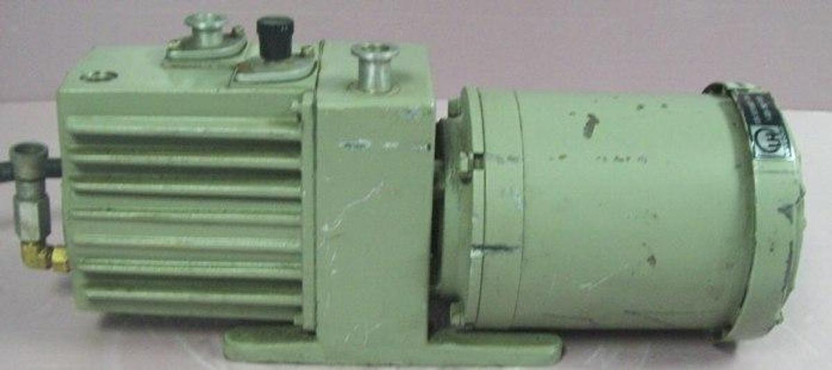 Used QTY. 1. LEYBOLD-HERAEUS TRIVAC VACUUM PUMP