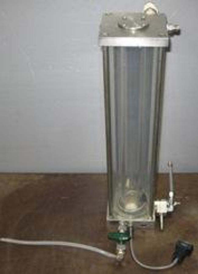 Used UNKNOWN MANUFACTURE THIS IS A GLASS FLUID TRANSFER VESSEL USED IN LABORATORY OR INDUSTRIAL SETTINGS FOR TRANSFERRING FLUIDS. IT FACILITATES THE TRANSFER OF FLUIDS (SUCH AS MUD