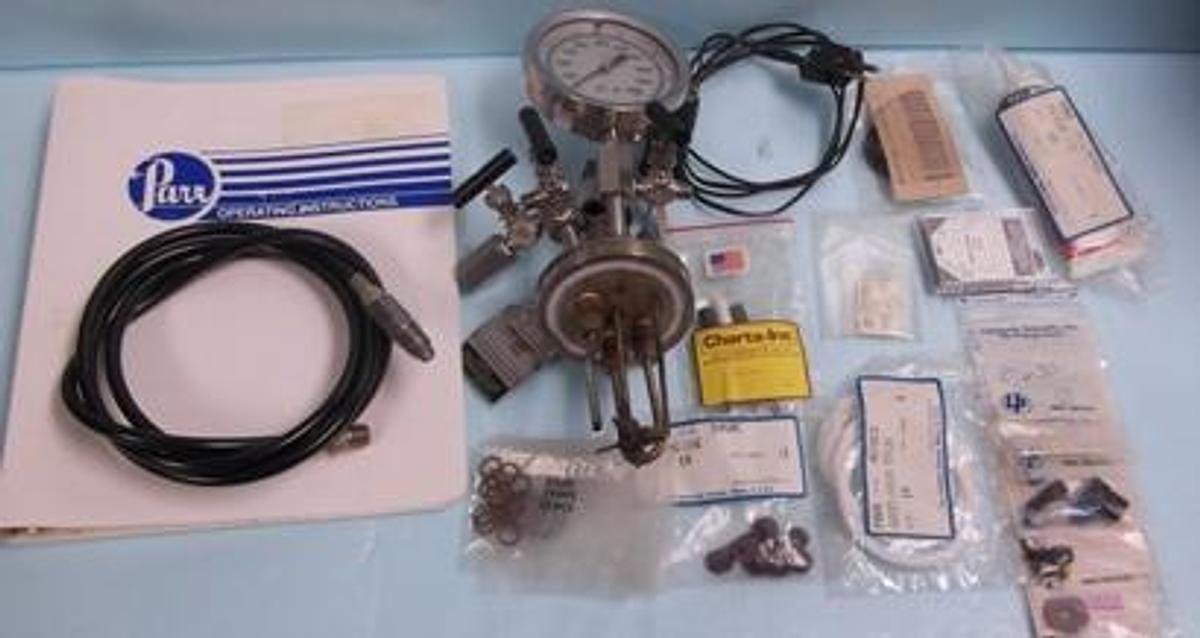 Used PARR INSTRUMENT COMPANY PARR REACTOR TOP WITH STIRRER AND GAUGE SERIAL NO: 14122901