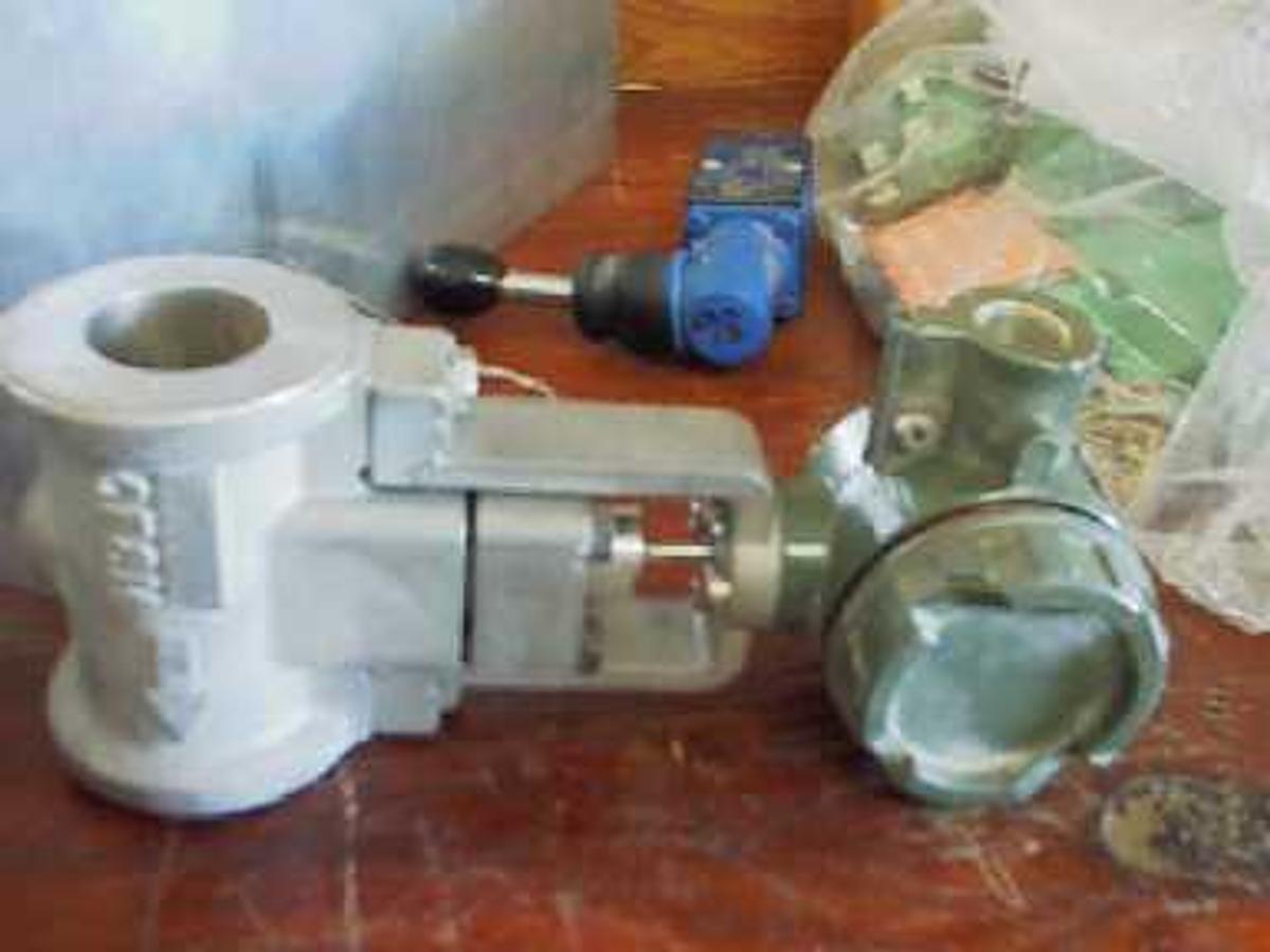 Used YOKOGAWA ELECTRIC CORP. YEW FLO VORTEX FLOW METER MODEL YF 102-NNNB1A-5 353* C/FMF/SCX